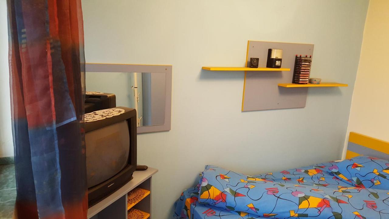 Casele Lena Bed & Breakfast Aldesti  Exterior photo